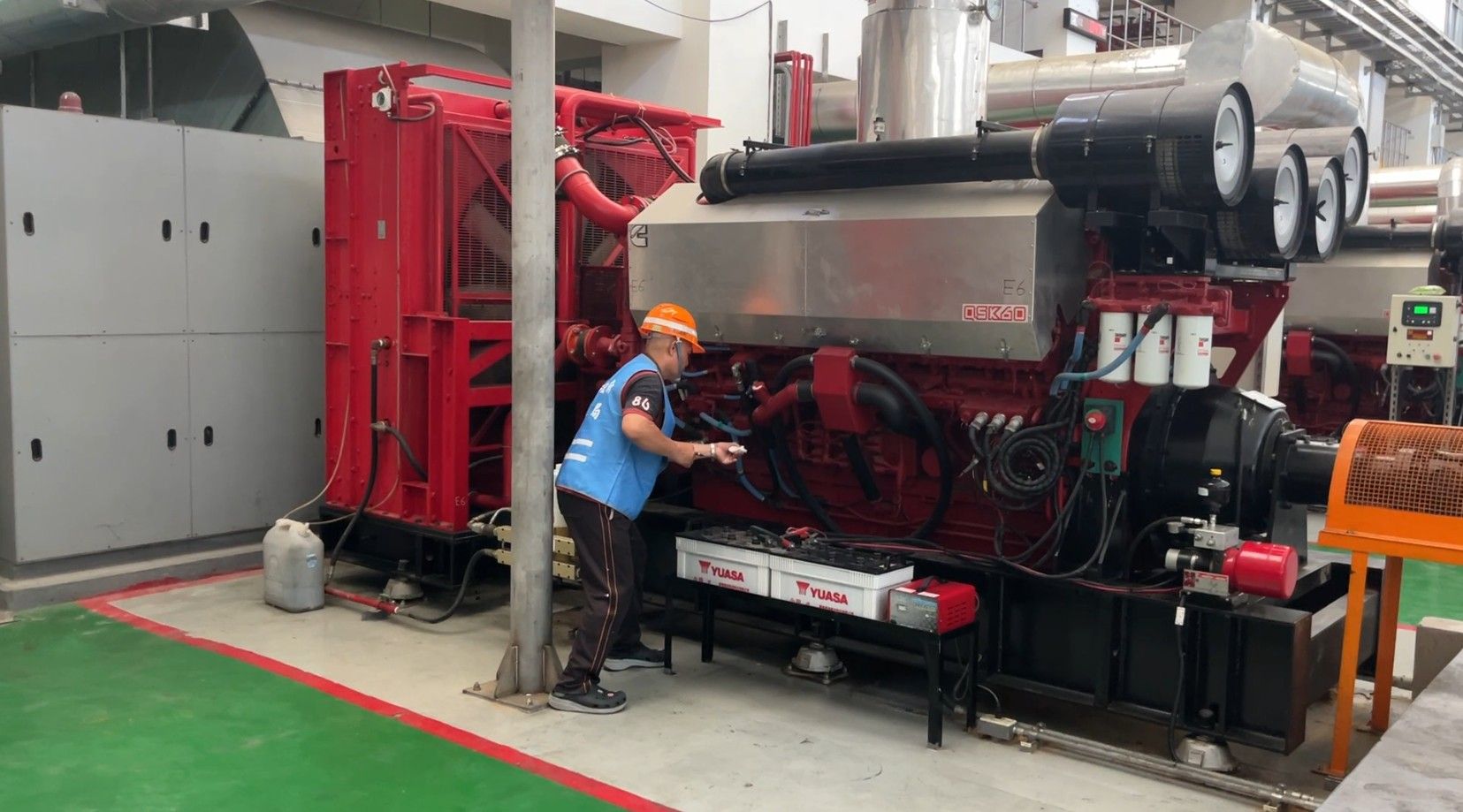  湳仔溝抽水站因應丹娜絲颱風來襲,提前針對抽水機組進行全面檢視